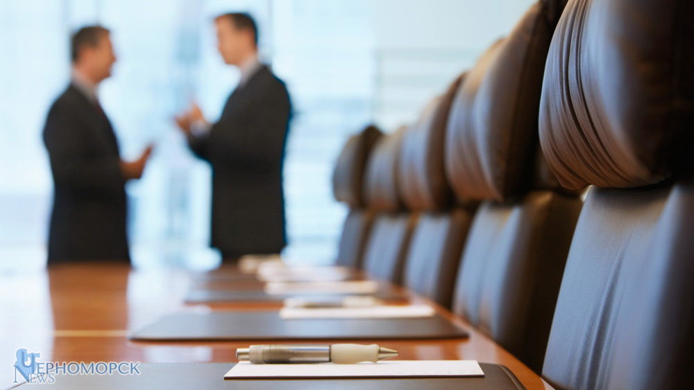 side-view-of-two-blurred-businessmen-talking-in-conference-room-2